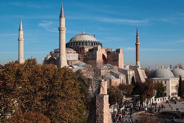 27. decembris vēsturē: Pabeidz katedrāles «Hagia Sophia» būvniecību
